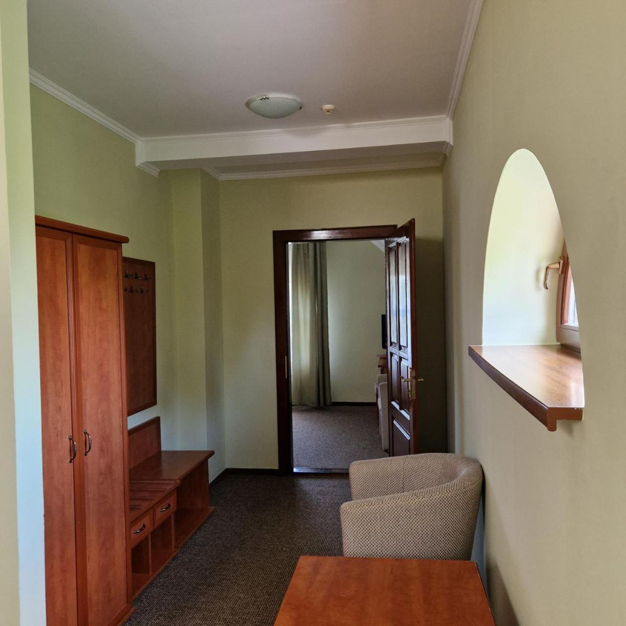 Hotel Helikon Yanoshi Zewnętrze zdjęcie