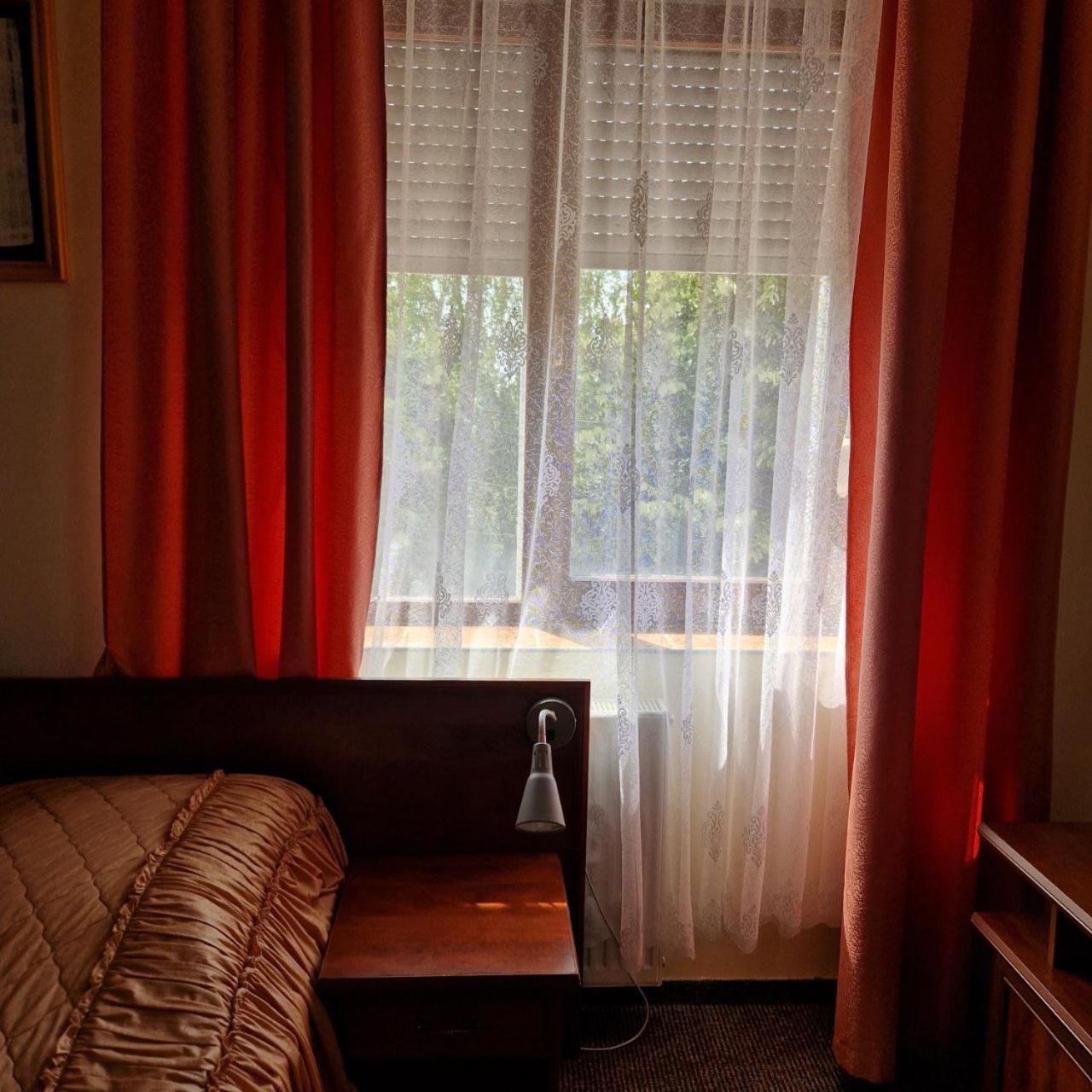 Hotel Helikon Yanoshi Zewnętrze zdjęcie