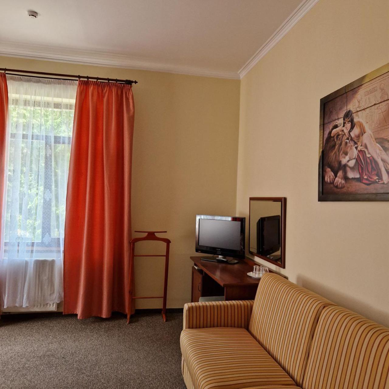 Hotel Helikon Yanoshi Zewnętrze zdjęcie