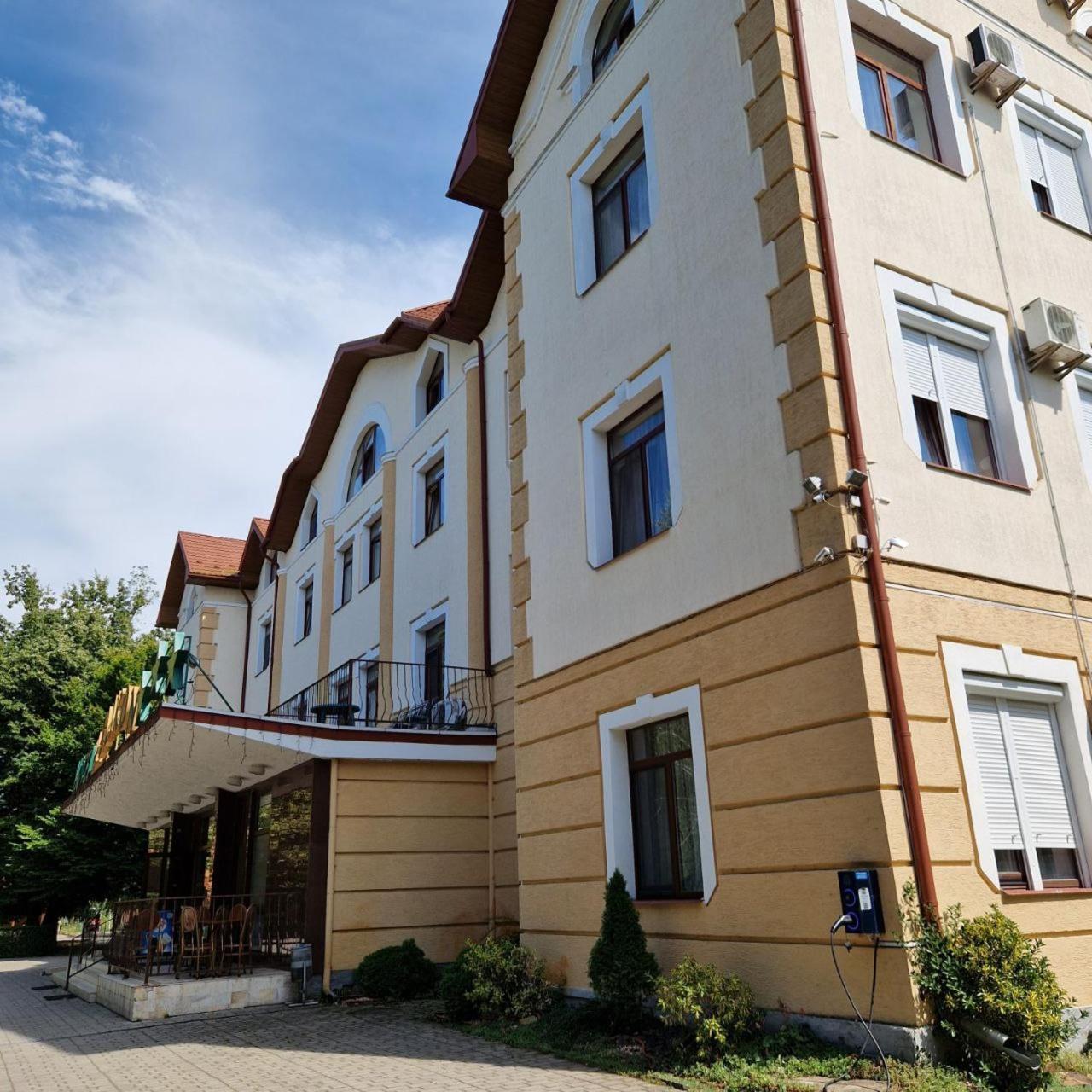 Hotel Helikon Yanoshi Zewnętrze zdjęcie