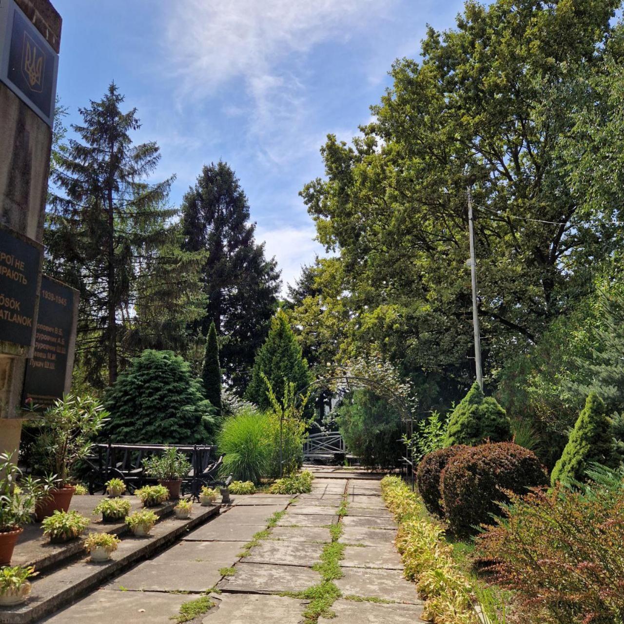 Hotel Helikon Yanoshi Zewnętrze zdjęcie
