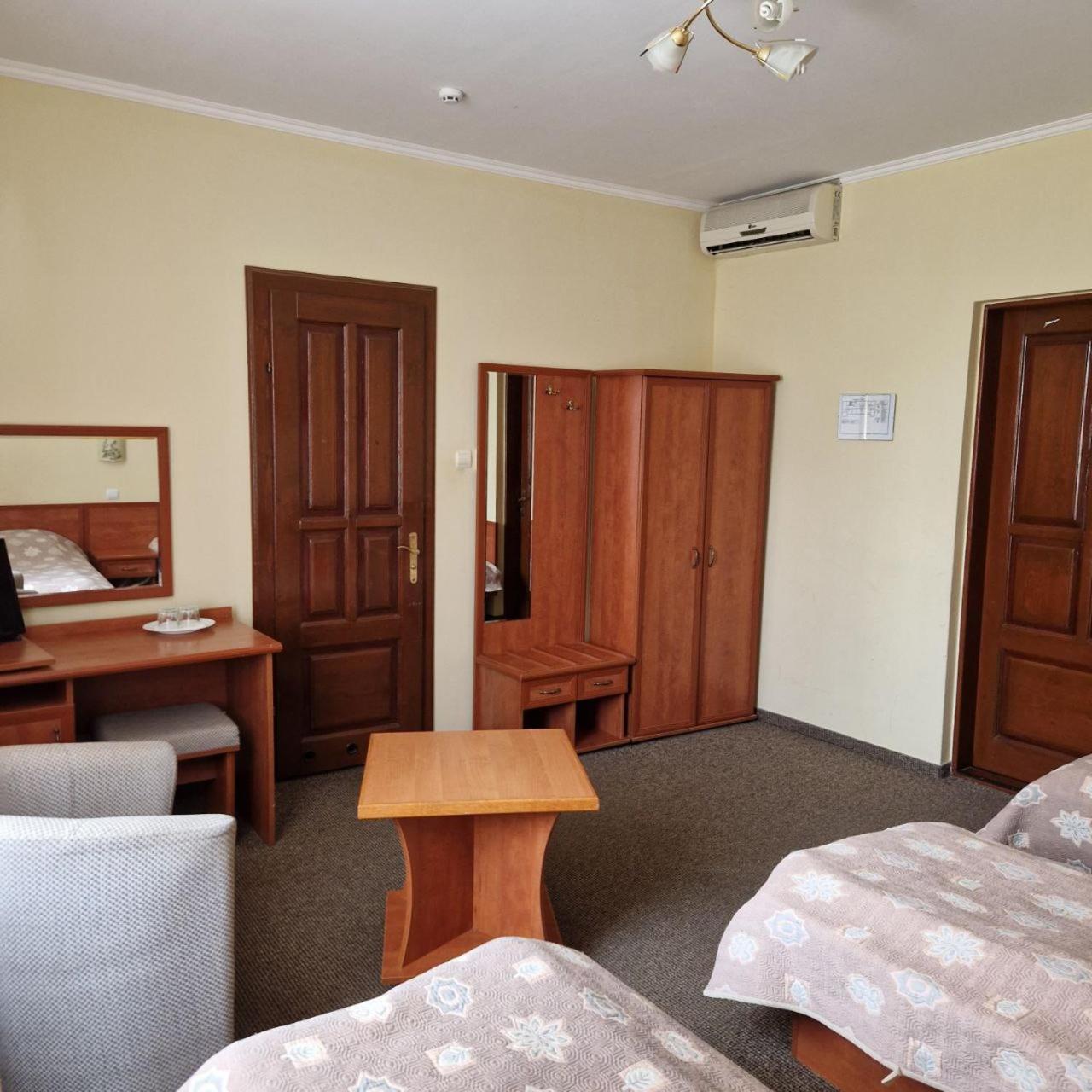 Hotel Helikon Yanoshi Zewnętrze zdjęcie