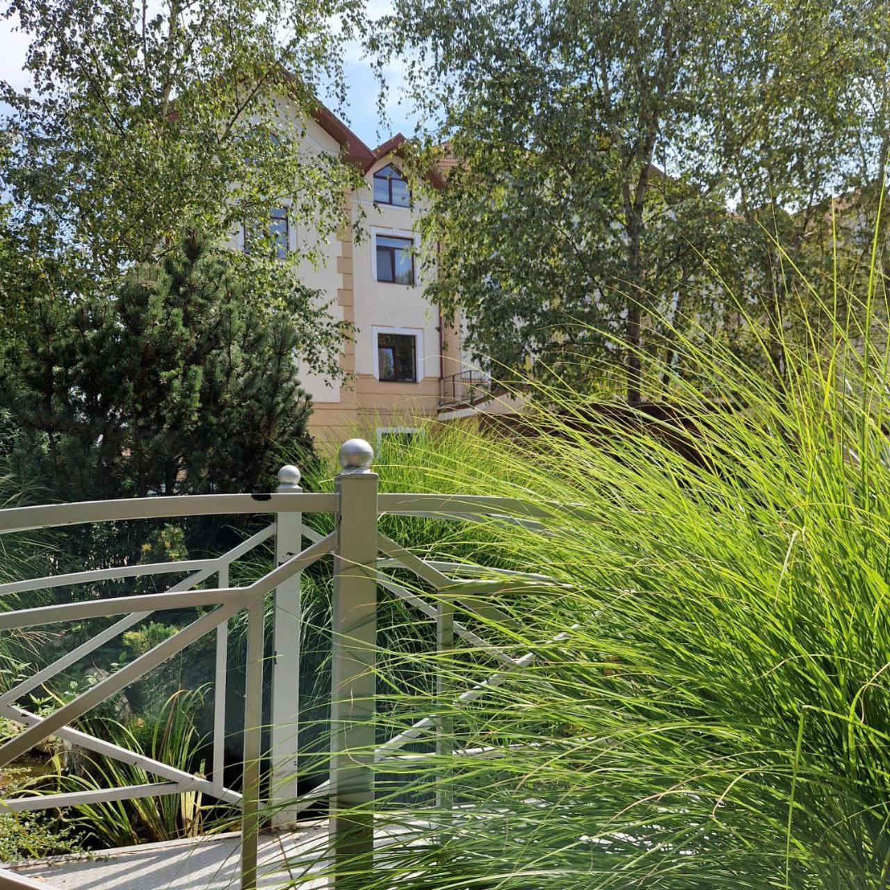 Hotel Helikon Yanoshi Zewnętrze zdjęcie
