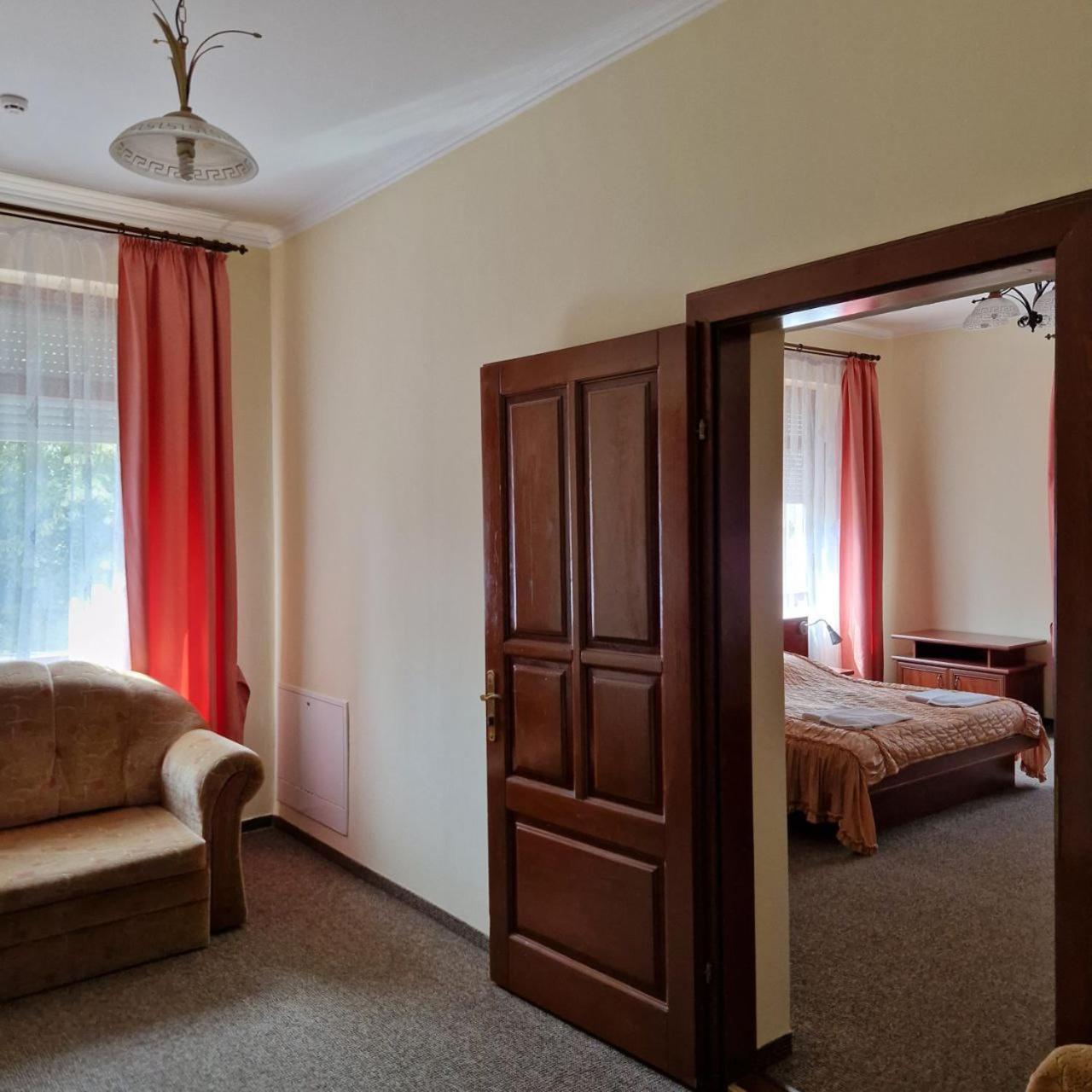 Hotel Helikon Yanoshi Zewnętrze zdjęcie